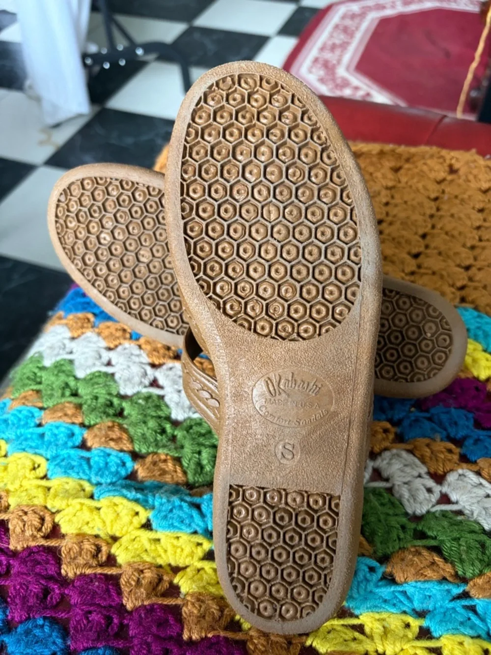 Okabashi Women's size S (6-7) Naples Brown Slides Sandals